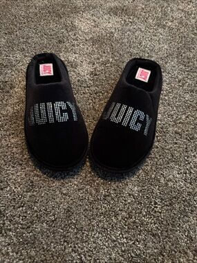 Juicy couture slippers new size small